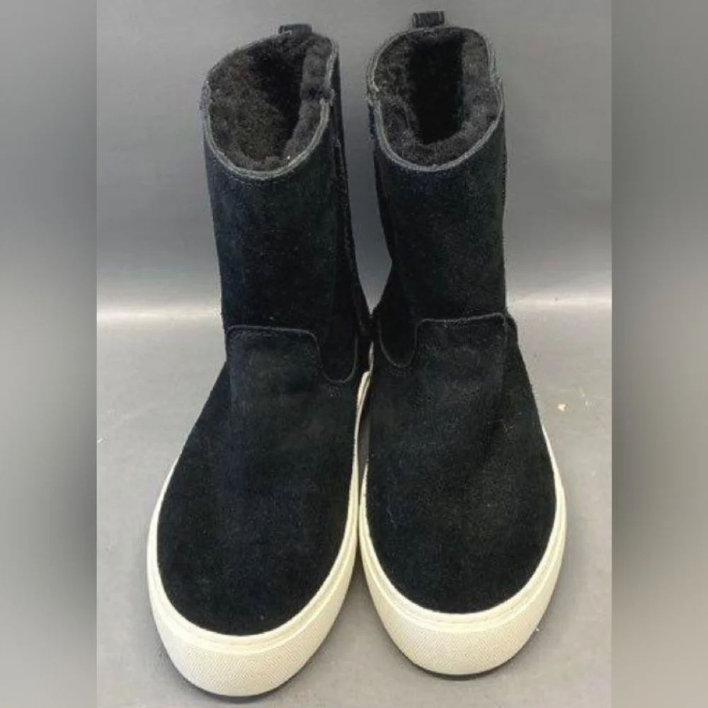 UGG stylish black